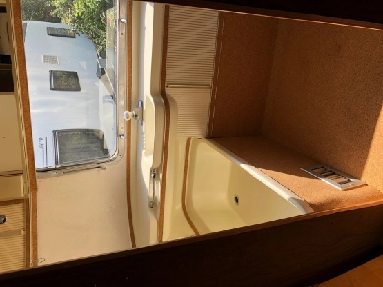                         AIRSTREAM Sovereign 1972r - zdjęcie 13
                        