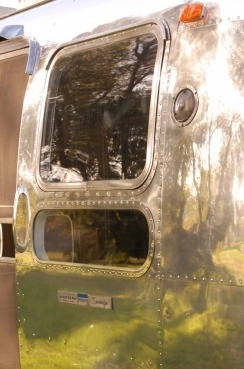                         AIRSTREAM Sovereign 1972r - zdjęcie 5
                        