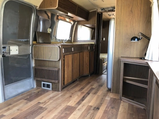                         AIRSTREAM Sovereign 1972r - zdjęcie 9
                        