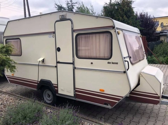                         Przyczepa KIP 1981 DMC 900 2 sypialnie łazienka Leszno - zdjęcie 1
                        