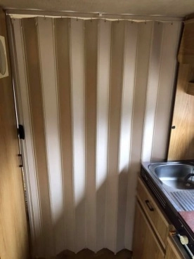                         Przyczepa KIP 1981 DMC 900 2 sypialnie łazienka Leszno - zdjęcie 2
                        