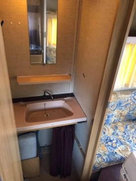                         Przyczepa KIP 1981 DMC 900 2 sypialnie łazienka Leszno - zdjęcie 4
                        