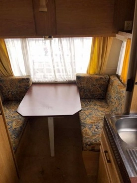                         Przyczepa KIP 1981 DMC 900 2 sypialnie łazienka Leszno - zdjęcie 8
                        