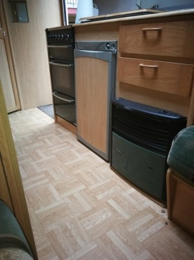                         Przyczepa Kempingowa Compass Magnum 524 GT/ 5 osobowa 2002 rok z namiotem - zdjęcie 21
                        