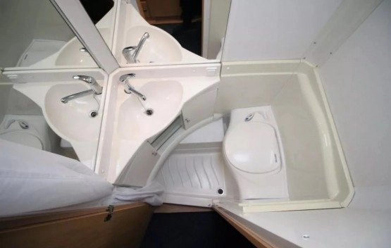                         Przyczepa Cristall z 2006 roku - zdjęcie 4
                        