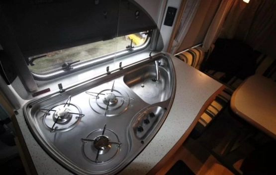                         Przyczepa Cristall z 2006 roku - zdjęcie 9
                        