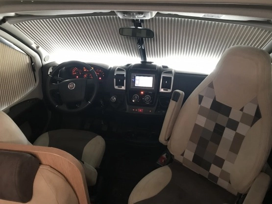                         Sprzedam lub zamienię na blaszaka - zdjęcie 13
                        