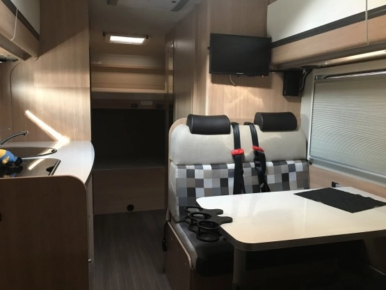                         Sprzedam lub zamienię na blaszaka - zdjęcie 9
                        