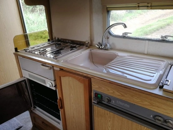                         Przyczepa kempingowa marki Vanroyce - zdjęcie 7
                        