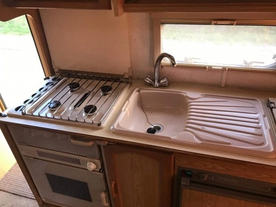                         Przyczepa kempingowa marki Vanroyce - zdjęcie 9
                        