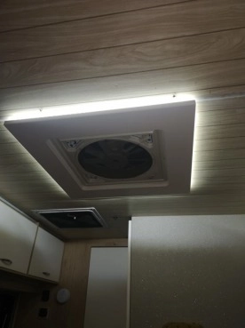                         Kamper Fiat Ducato z 1992 roku - zdjęcie 8
                        