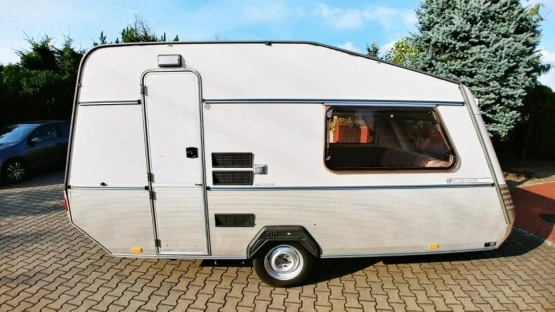                         Przyczepa KIP Hy-line KH40EK black o matic 1987 r. DMC 1100 kg Leszno - zdjęcie 1
                        