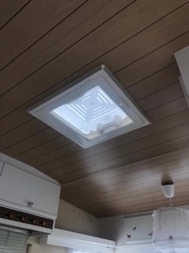                         ADRIA Optima 4256 DO 1988 r. DMC 850 kg, 3-4 osoba. PRZEDSIONEK. Leszno - zdjęcie 7
                        