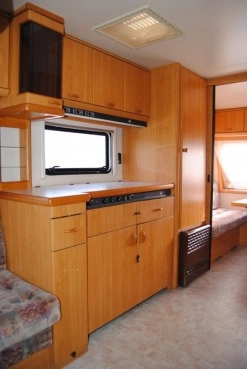                         HOBBY 495 Zarejestrowana! Zadbana! WC! Ogrzewanie! Przedsionek! BDB - zdjęcie 2
                        