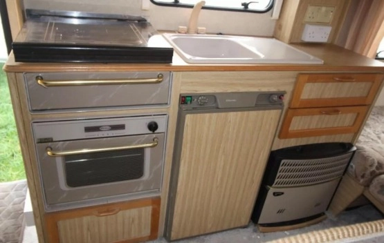                         Przyczepa kempingowa Elddis Sovereign - zdjęcie 12
                        