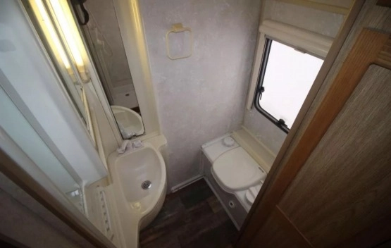                         Przyczepa kempingowa Elddis Sovereign - zdjęcie 4
                        