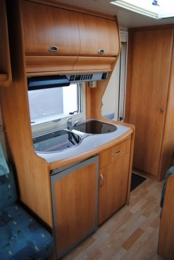                         HOBBY 400 Zarejestrowana! 4 osoby! WC! Ciepła woda! Ogrzewanie! MOVER! - zdjęcie 2
                        