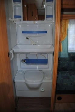                         HOBBY 400 Zarejestrowana! 4 osoby! WC! Ciepła woda! Ogrzewanie! MOVER! - zdjęcie 3
                        