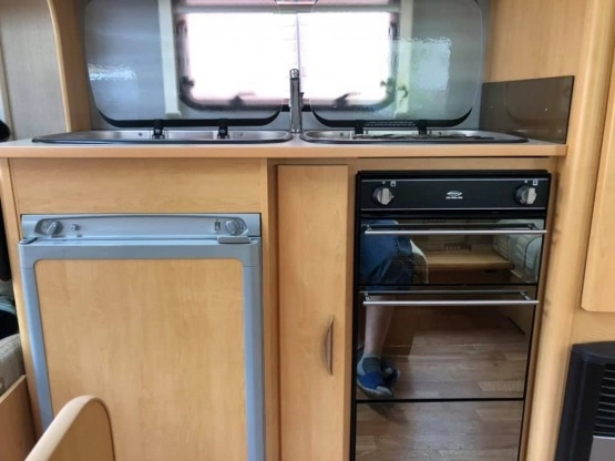                         Przyczepa kempingowa 2009 6-7 osobowa - zdjęcie 19
                        