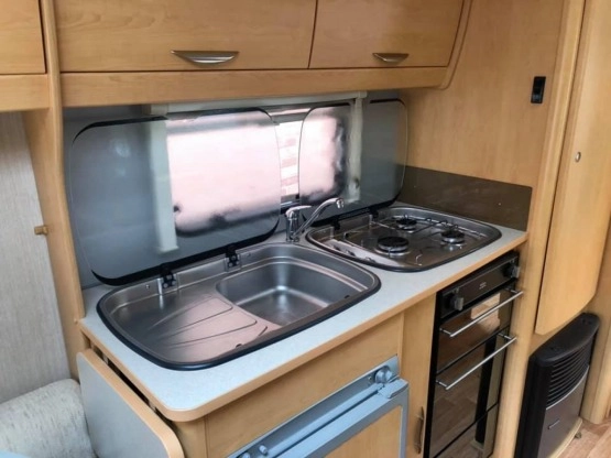                         Przyczepa kempingowa 2009 6-7 osobowa - zdjęcie 6
                        