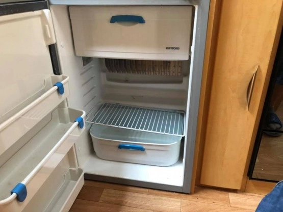                         Przyczepa kempingowa 2009 6-7 osobowa - zdjęcie 9
                        