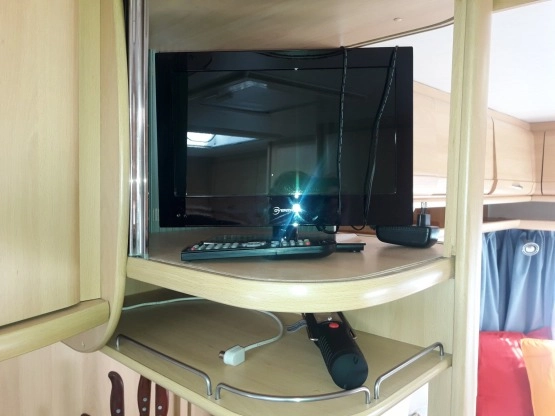                         sprzedam przyczepę Dethleffs Camper 5,1m z  1999r - zdjęcie 12
                        