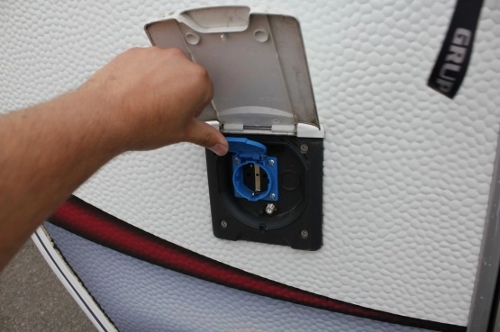                         Hobby OnTour 490 SFF 2016 rok, DMC 1500 kg, 3 osobowa, krajowa, 1 właściciel, bezwypadkowa, FV23% - zdjęcie 15
                        