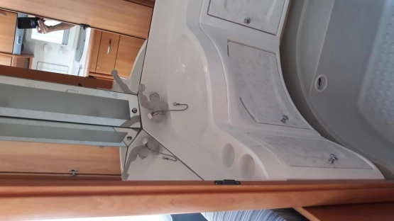                         Zadbana Hobby De Luxe Easy 440 SF - zdjęcie 10
                        