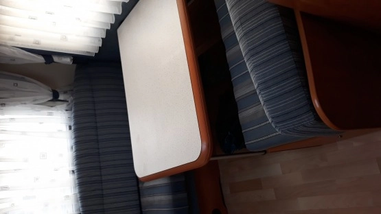                         Zadbana Hobby De Luxe Easy 440 SF - zdjęcie 9
                        