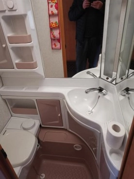                         Sprzedam przyczepę Hobby de Luxe 545 - zdjęcie 2
                        