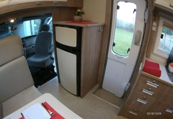                         Renault Master Kamper Camper, 2500 ccm, 2005 / 2014 r., I właściciel - zdjęcie 8
                        