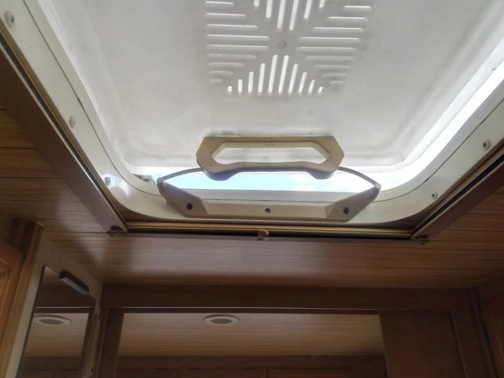                         Piękny Burstner, cena zimowa!!! - zdjęcie 20
                        