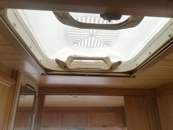                         Piękny Burstner, cena zimowa!!! - zdjęcie 22
                        