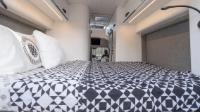                         Ford Hotomobil Reviva Kamper Van 2023 - NIEBIESKI - zdjęcie 9
                        