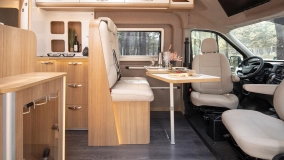                         Ford Hotomobil Reviva Kamper Van 2023 - czarny - zdjęcie 6
                        