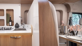                         Ford Hotomobil Reviva Kamper Van 2023 - czarny - zdjęcie 9
                        