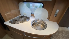                         LMC Maestro 645 D – 2009r, bogato wyposażona zimowa przyczepa z prysznicem, 4os - zdjęcie 12
                        