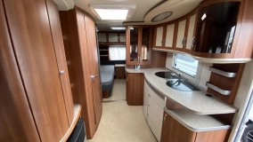                         Hobby Prestige 610 UL – 2010r, przestronna przyczepa 2osiowa z przedsionkiem, 4os - zdjęcie 9
                        