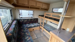                         Hobby Exclusive 650 KMFE – 1998r, rodzinna przyczepa z łóżkami piętrowymi, 6 osobowa - zdjęcie 7
                        