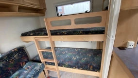                         Hobby Exclusive 650 KMFE – 1998r, rodzinna przyczepa z łóżkami piętrowymi, 6 osobowa - zdjęcie 8
                        