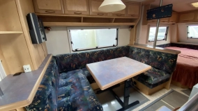                         Hobby Exclusive 650 KMFE – 1998r, rodzinna przyczepa z łóżkami piętrowymi, 6 osobowa - zdjęcie 9
                        