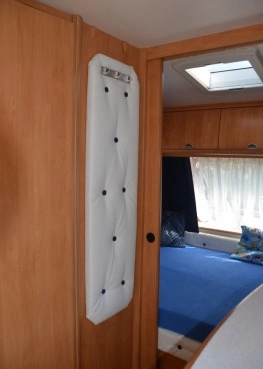                         Przyczepa Kempingowa Hobby 440 De luxe 2005 - zdjęcie 2
                        