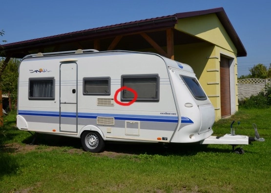                         Przyczepa Kempingowa Hobby 440 De luxe 2005 - zdjęcie 7
                        