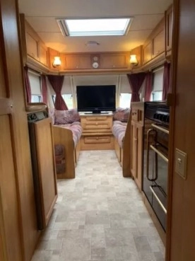                         Przyczepa kempingowa 2 osiowa, 2 sypialnie, zimowa ALDE, Klimatyzacja - zdjęcie 3
                        