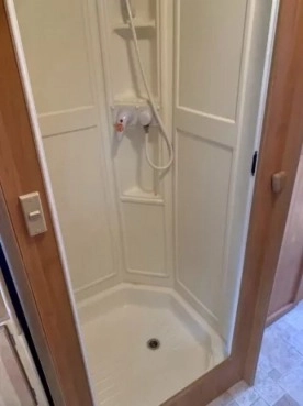                         Przyczepa kempingowa 2 osiowa, 2 sypialnie, zimowa ALDE, Klimatyzacja - zdjęcie 4
                        