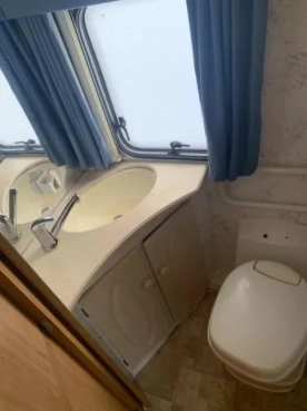                         Przyczepa kempingowa 2 osiowa, 2 sypialnie, zimowa ALDE, Klimatyzacja - zdjęcie 5
                        