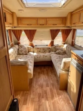                         Przyczepa kempingowa ELDDIS, 2 sypialnie - zdjęcie 4
                        