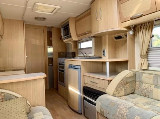                         Przyczepa kempingowa ABBEY GTS - Wzorowy STAN 2008 - zdjęcie 6
                        