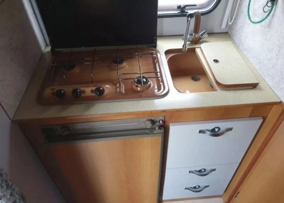                         Sprzedam fajnego kampera Fiat Ducato z silnikiem 1.9 td i mocy 90 km - zdjęcie 16
                        