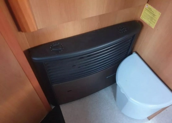                         Sprzedam fajnego kampera Fiat Ducato z silnikiem 1.9 td i mocy 90 km - zdjęcie 24
                        